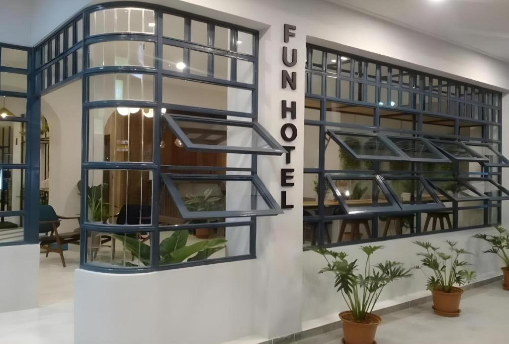 Fun Hotel Районг Экстерьер фото